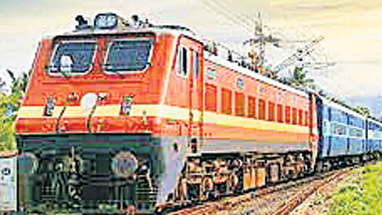 రైల్వేలో సమ్మె సైరన్‌