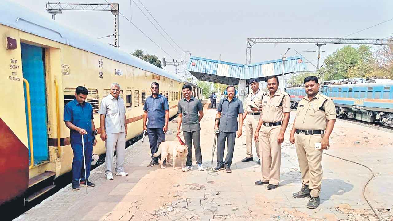 రైల్వే స్టేషన్లలో తనిఖీలు