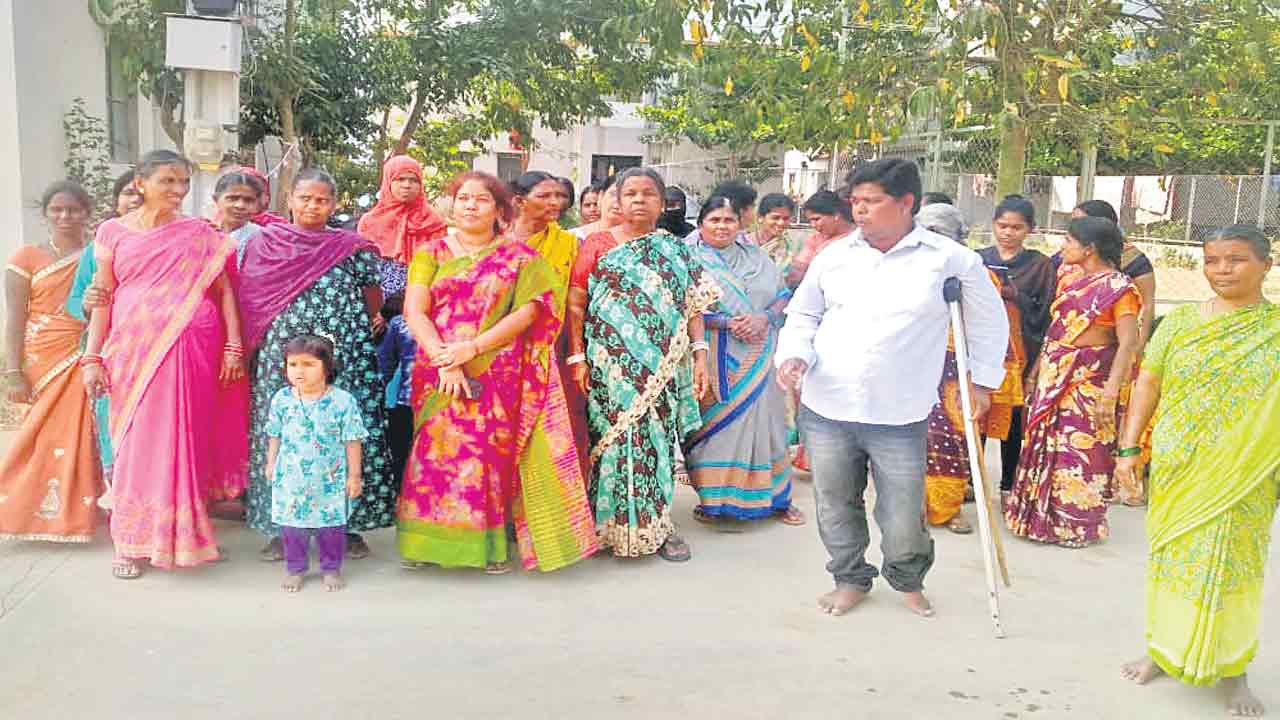 మూడు నెలలుగా పింఛన్‌ లేదు..