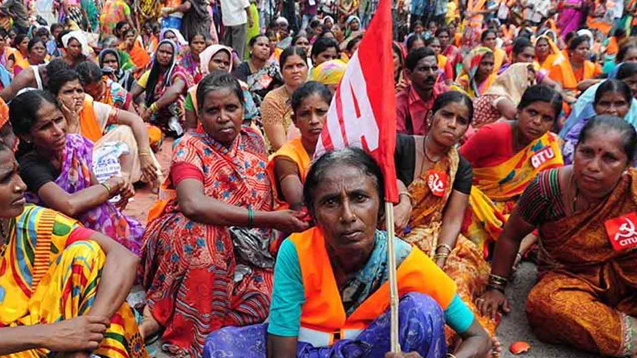 ఏపీ తరహాలో వేతనాలివ్వాలి