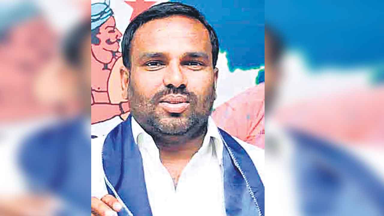 ఆత్మగౌరవాన్ని తాకట్టు పెడుతున్న మందకృష్ణ