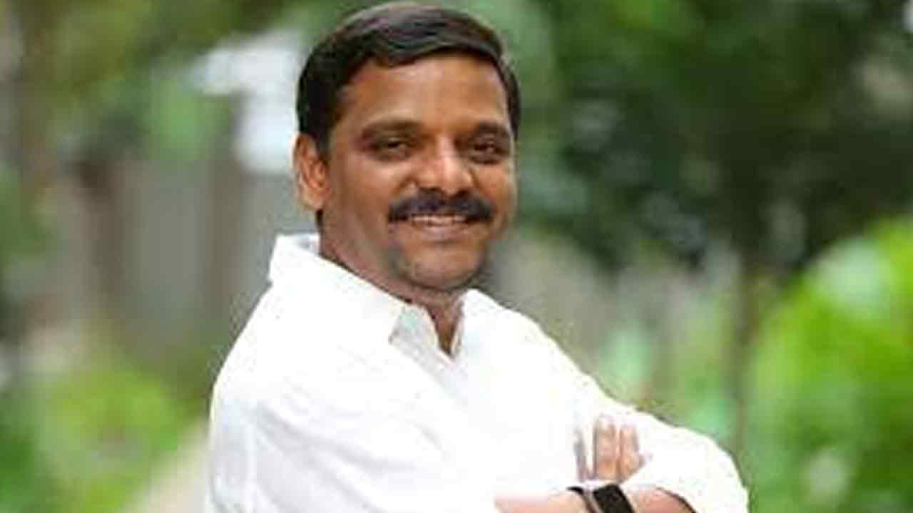 50 కోట్లు ఇస్తే ఆది శ్రీనివాస్‌ మంత్రయితడు!