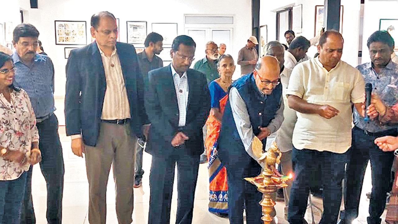 కళలకు కాదేది అనర్హం