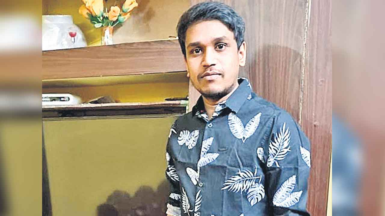 సింగరేణి బిడ్డకు ఐదు ప్రభుత్వ కొలువులు