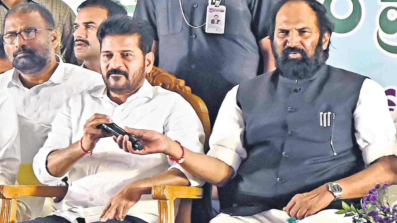 రైతులకు నీళ్లెప్పుడిస్తరు?