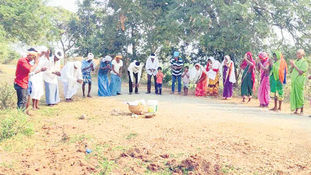 నాగోబా మహాపూజకు మెస్రం వంశీయులు