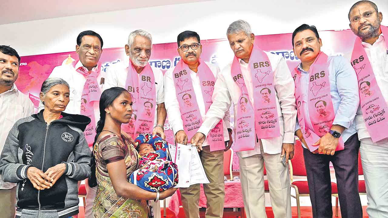 కార్యకర్తల కుటుంబాలకు అండగా పార్టీ