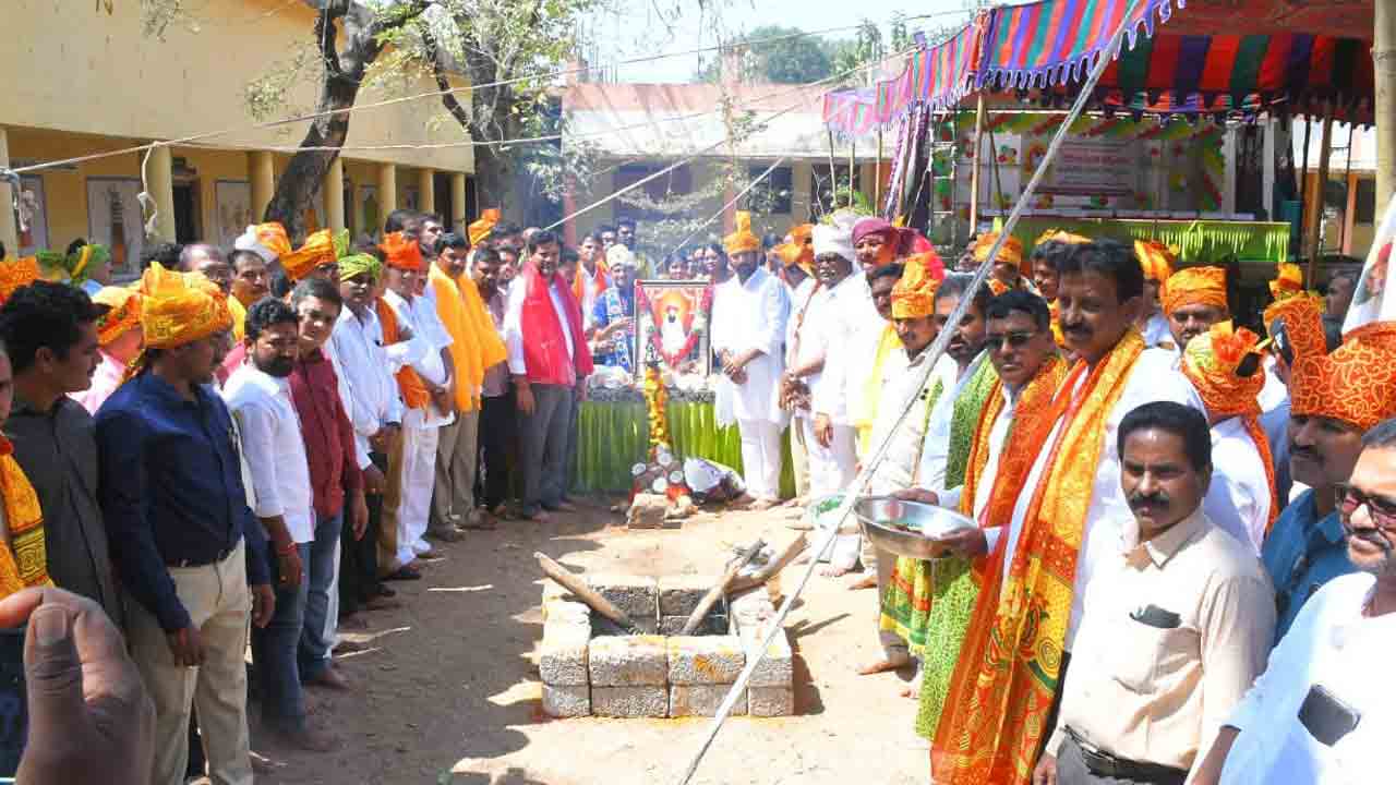 సేవాలాల్‌ మార్గంలో గిరిజనులందరూ నడువాలి