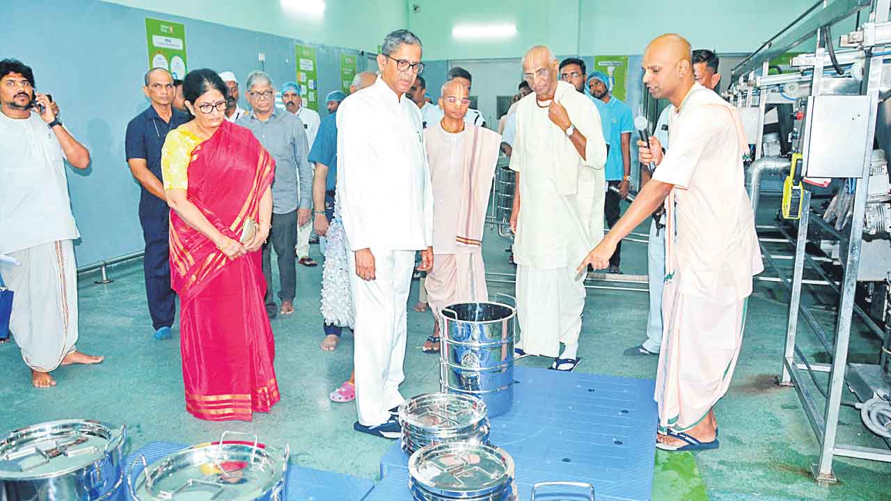 అక్షయపాత్ర సేవలు అమోఘం
