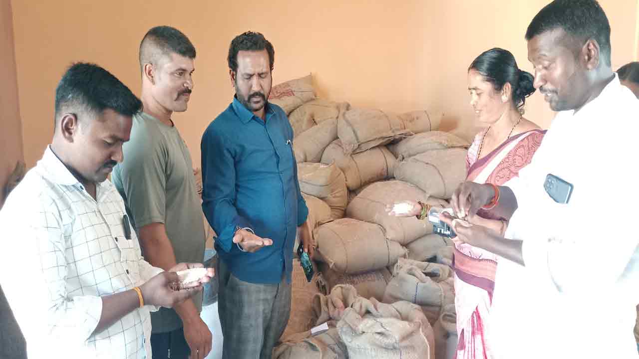 ప్లాస్టిక్‌ బియ్యం కలకలం