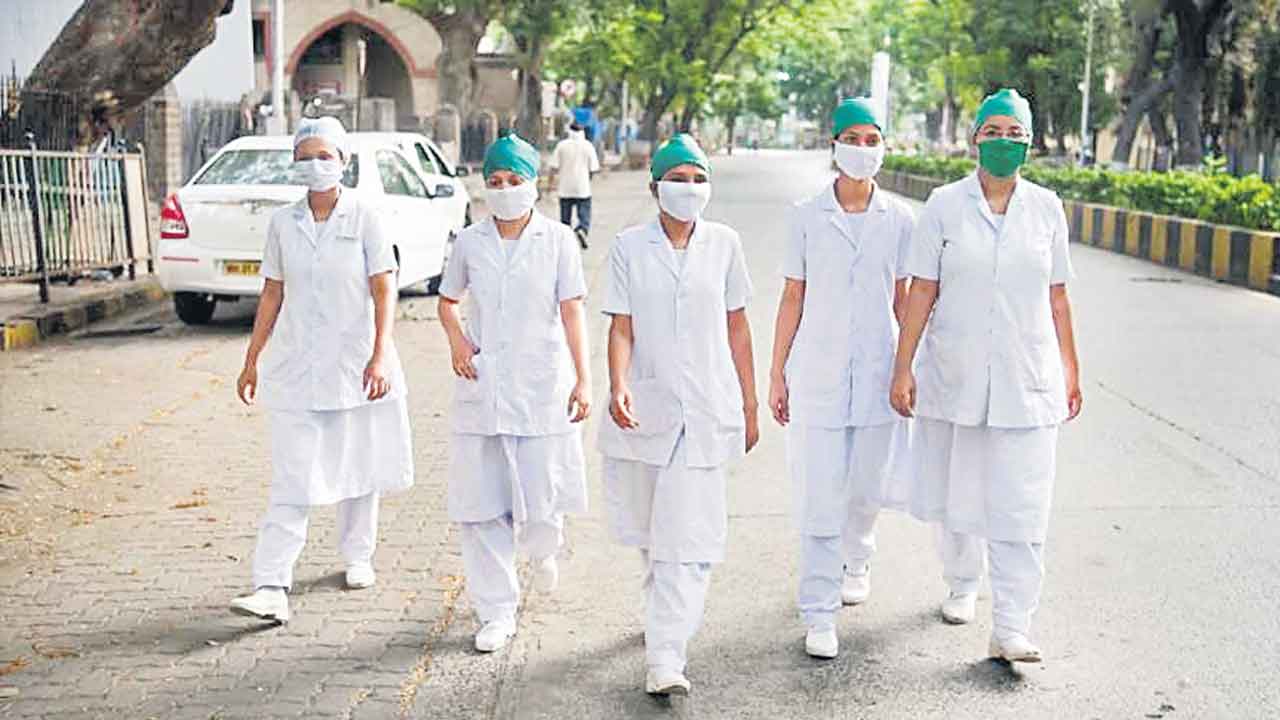 మరో 434మంది నర్సుల క్రమబద్ధీకరణ