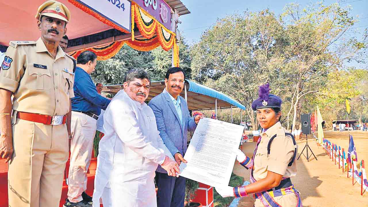 సందడిగా ఆర్టీసీ కానిస్టేబుళ్ల పాసింగ్‌ ఔట్‌ పరేడ్‌