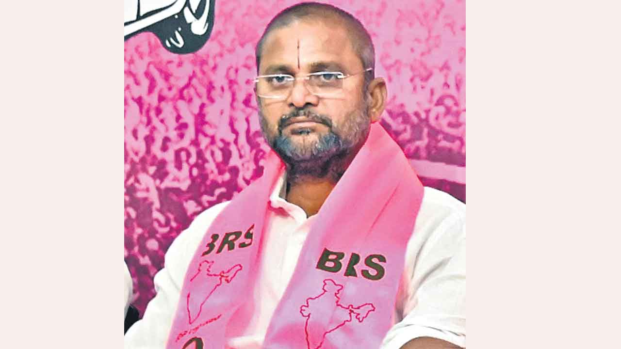 కార్మికుల వేతనాలకు సర్కారు కోత!