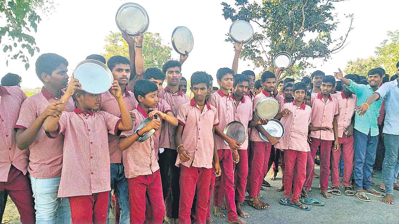 భోజనంలో మెనూ పాటించడం లేదు