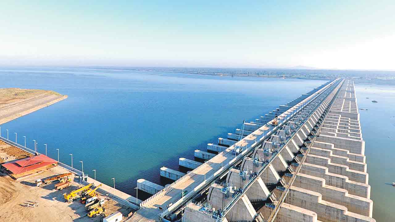 Medigadda Barrage | విధ్వంస రాజకీయం.. మేడిగడ్డ బరాజ్ను గోదావరి ‘వరదకు వదిలేసే’ కుట్ర
