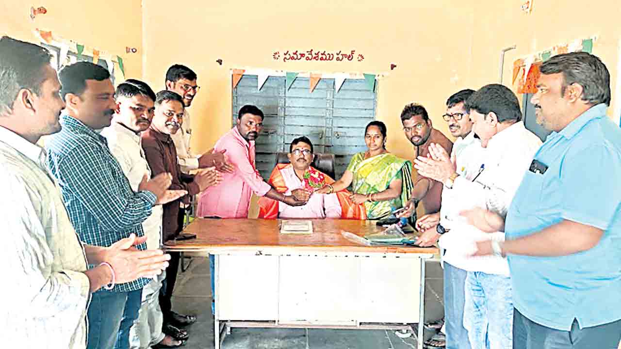 ప్రత్యేకాధికారుల బాధ్యతల స్వీకరణ