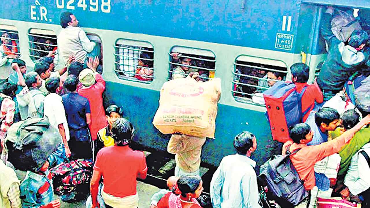 Passenger Trains | ప్యాసింజర్‌ రైళ్లు కనుమరుగు.. ఎక్స్‌ప్రెస్‌ స్పెషల్స్‌గా నడుపుతూ అధిక ఛార్జీలు వసూలుచేస్తున్న ఇండియన్‌ రైల్వే