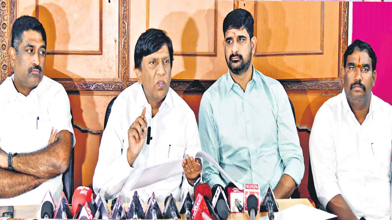 ఆ రెండు లక్షల ఉద్యోగాలెక్కడ?