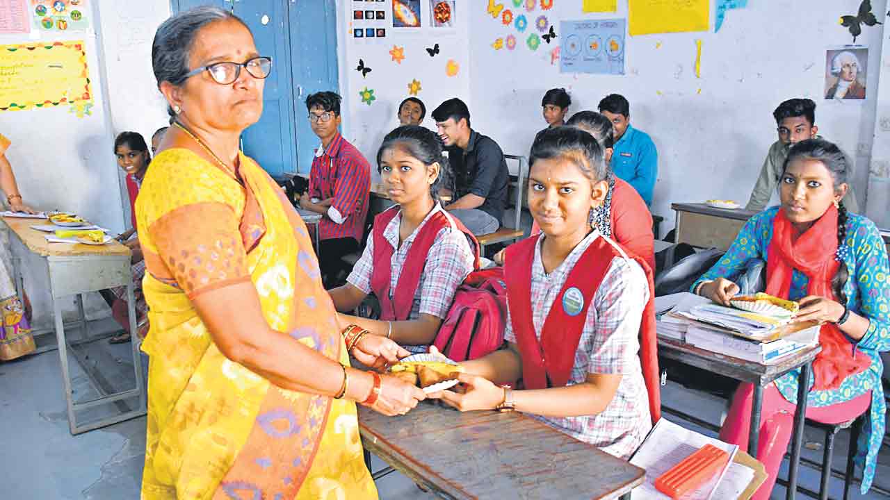 Telangana | పదో తరగతి పరీక్షల వేళ కాంగ్రెస్‌ సర్కారు కాఠిన్యం.. బడి పిల్లలకు స్నాక్స్‌ బంద్‌