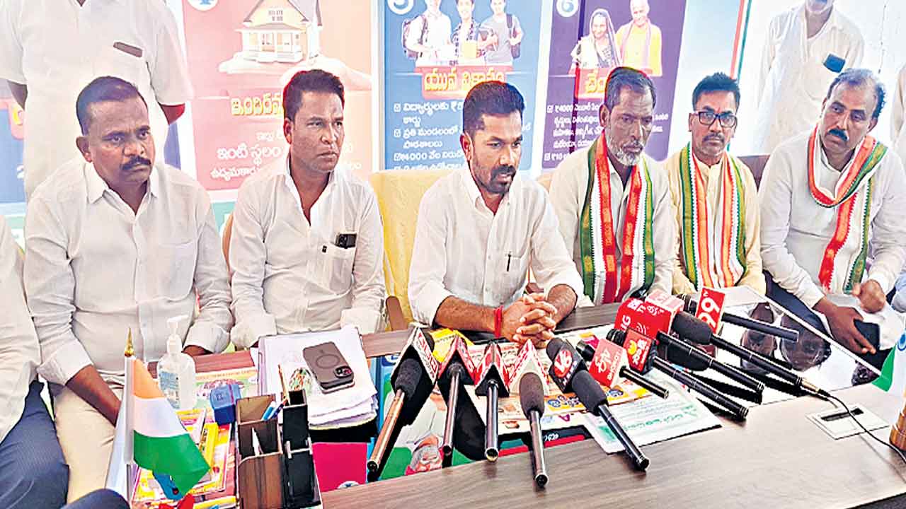 ఇసుకపై రాస్తే పాతాళానికి తొక్కేస్తాం