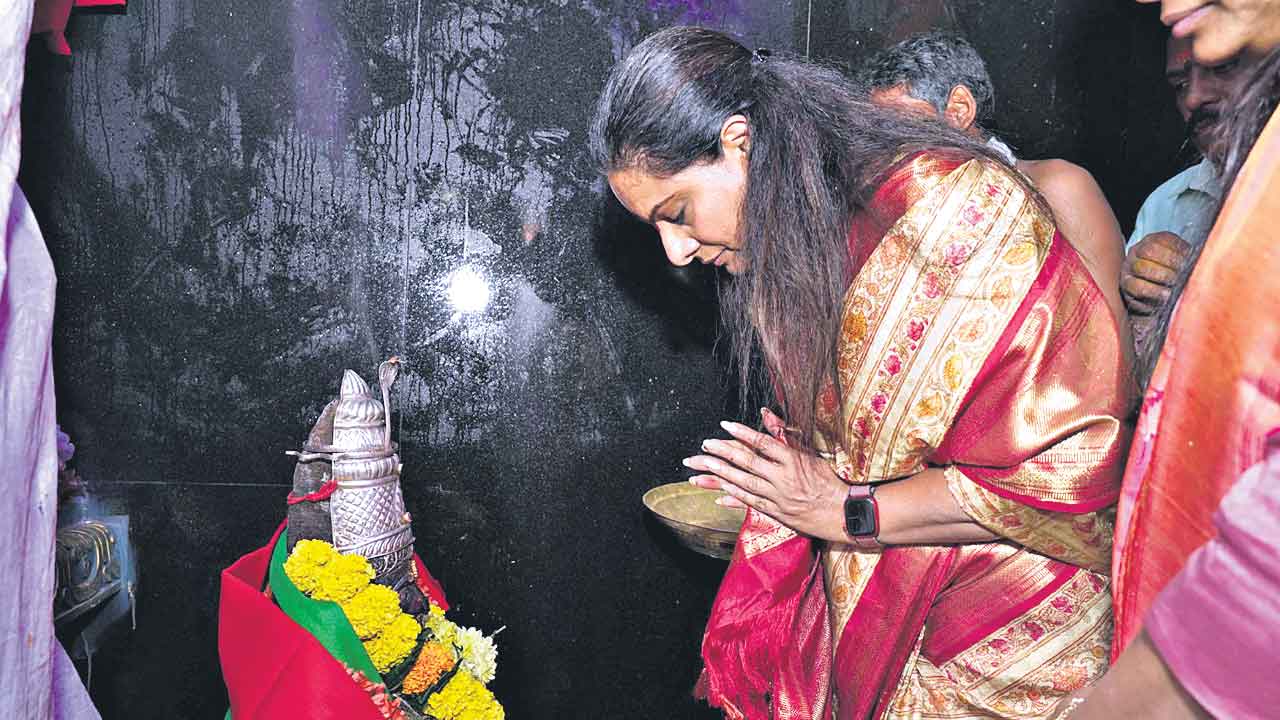 MLC Kavitha | విచారణకు హాజరుకాలేను.. ఎన్నికల ప్రక్రియలో పాల్గొనకుండా అడ్డుకునే చర్య: ఎమ్మెల్సీ కవిత