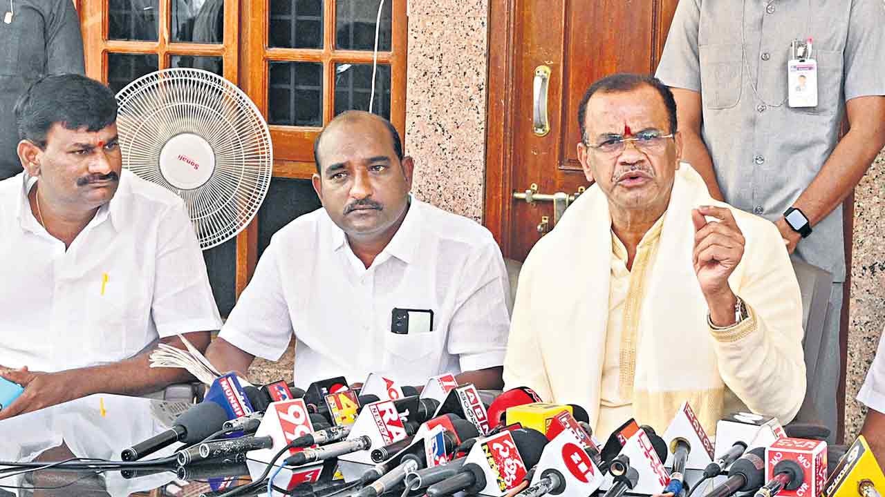 కోమటిరెడ్డి దురుసు భాష