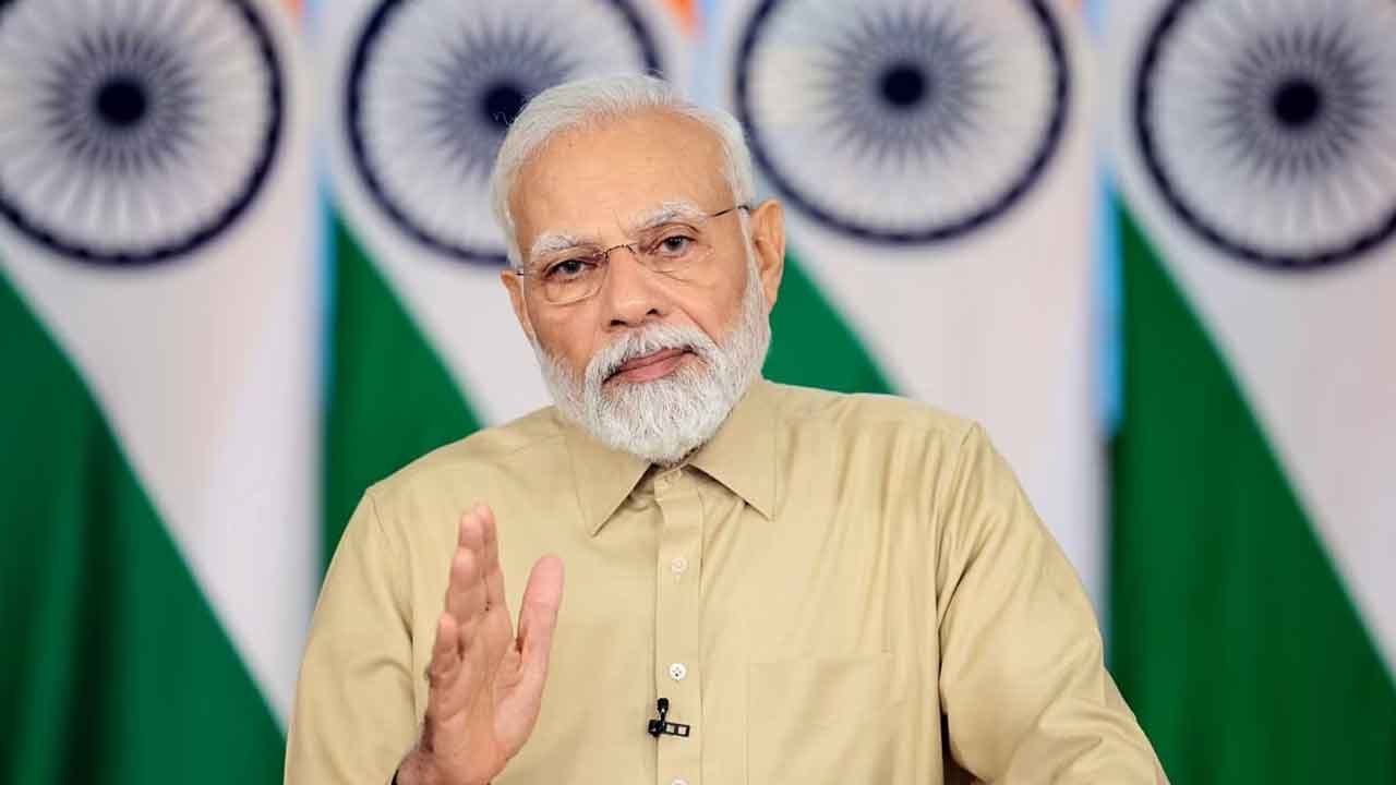 దేశాన్ని చీల్చేందుకు కాంగ్రెస్‌ కుట్ర