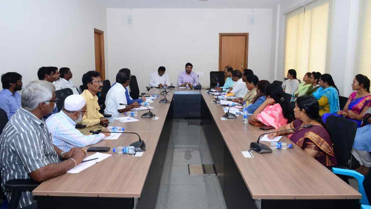 వార్డెన్లు విధుల్లో నిర్లక్ష్యం వహిస్తే కఠిన చర్యలు