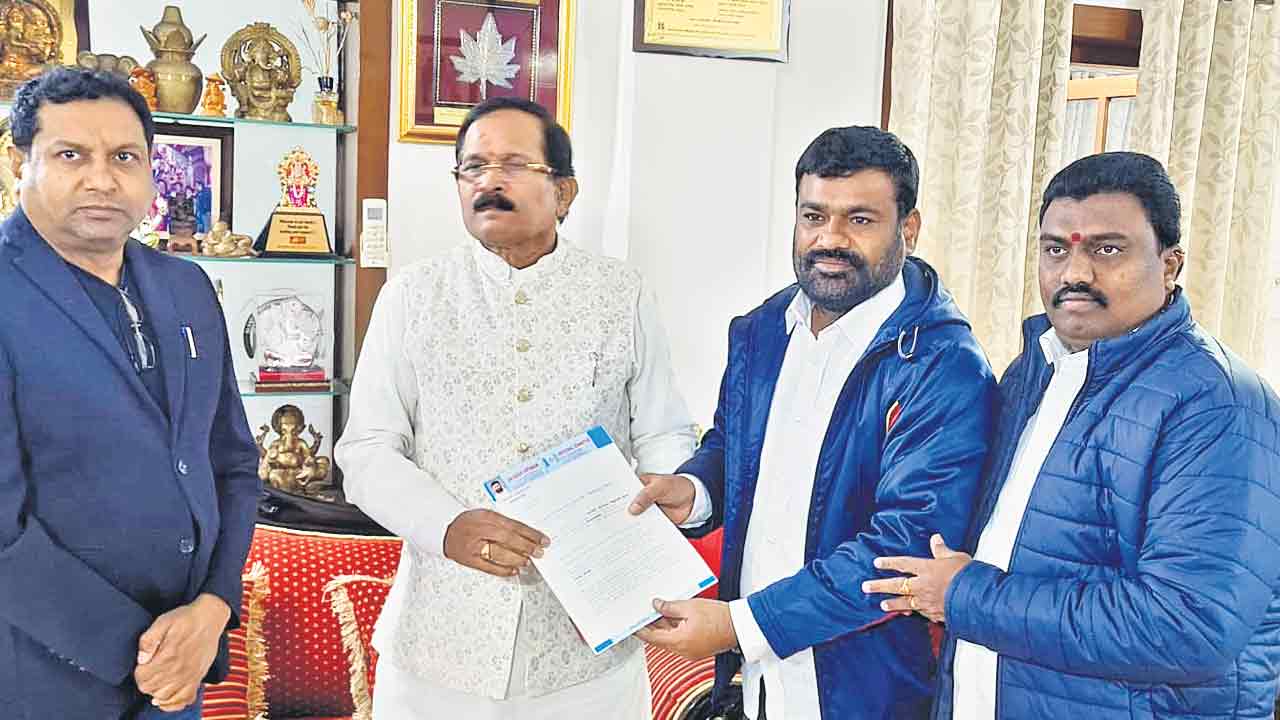 సికింద్రాబాద్‌ రైల్వే స్టేషన్‌కు పాపన్న పేరు పెట్టండి