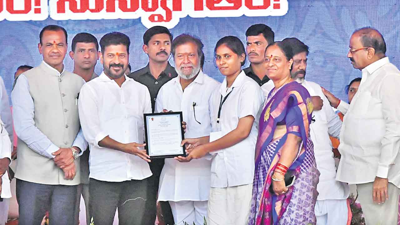 Nursing Officers | బీఆర్‌ఎస్‌ సర్కారు నోటిఫికేషన్‌.. కాంగ్రెస్‌ నియామకం.. 6956 మంది నర్సింగ్‌ ఆఫీసర్స్‌కు నియామక పత్రాలు