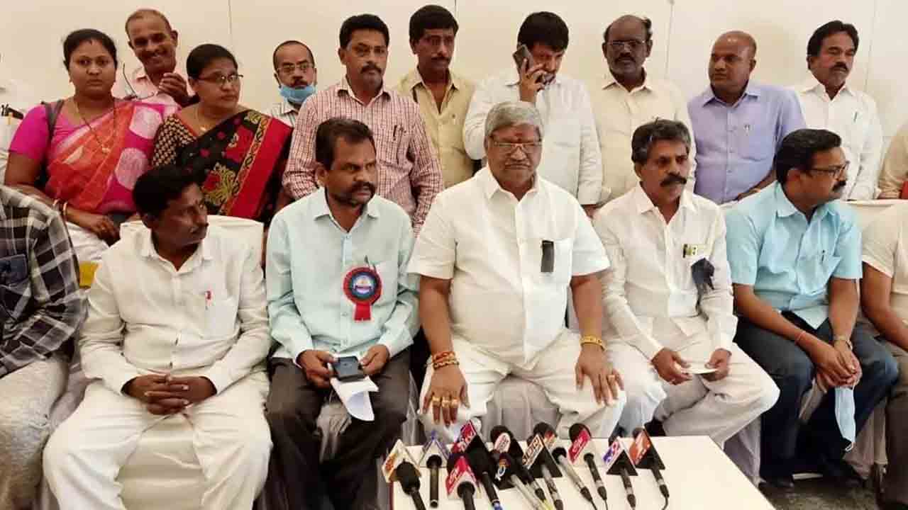 Employees agitation | ఏపీలో ఉద్యోగుల ఆందోళన ఉధృతం.. బకాయిలు చెల్లించాలని డిమాండ్‌