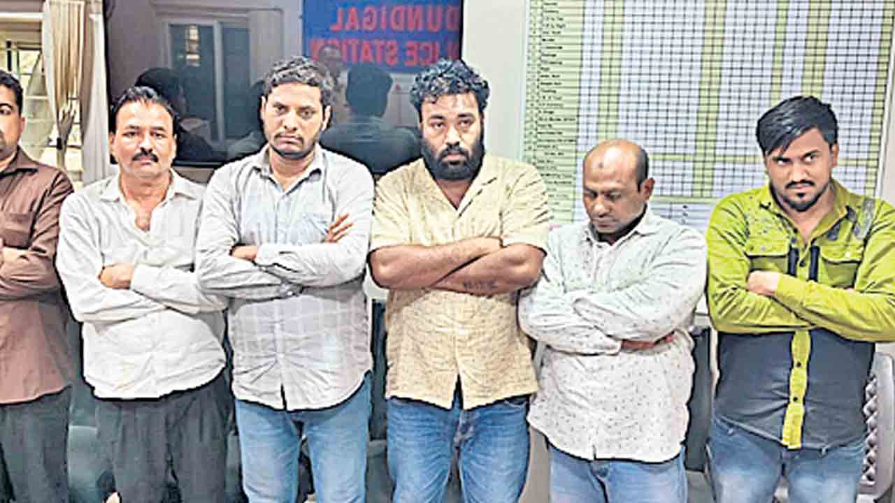 భూకబ్జాదారుల అరెస్టు