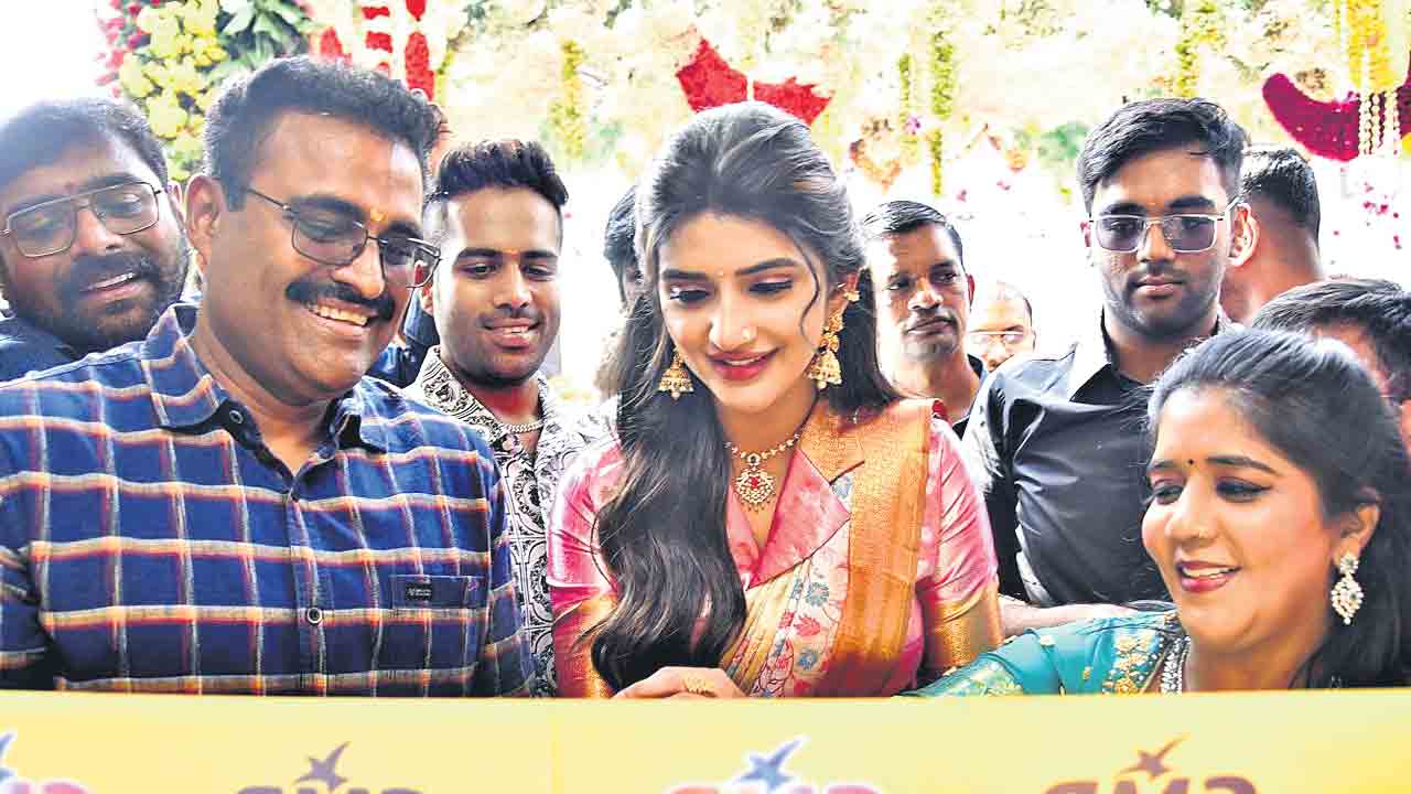 సీఎంఆర్.. మరో ఫ్యామిలీ మాల్
