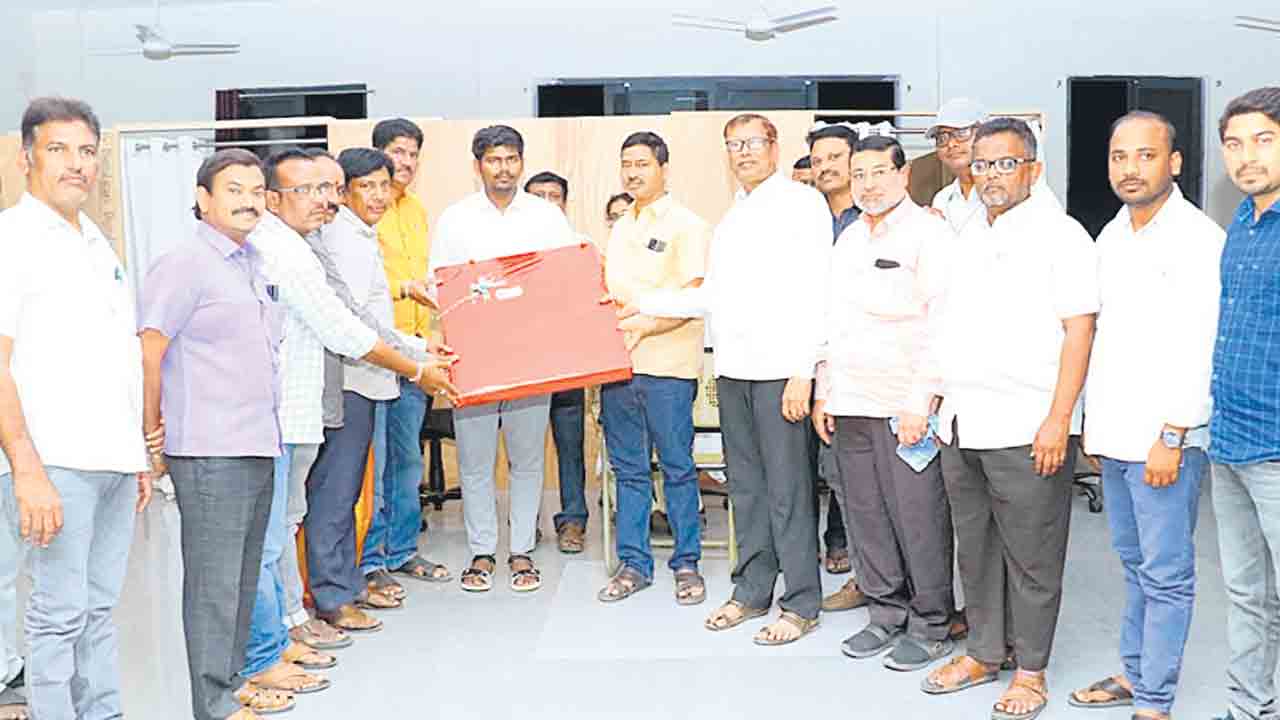 ఉద్యోగులకు బదిలీలు సహజం