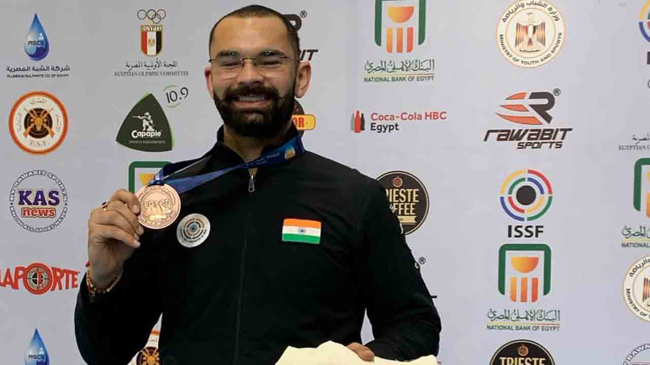 Akhil Sheoran | ఐఎస్‌ఎస్‌ఎఫ్‌ షూటింగ్‌ ప్రపంచకప్‌లో అఖిల్‌కు కాంస్యం