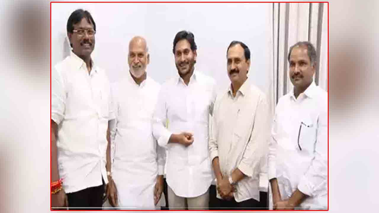 MLA Alla Ramakrishna Reddy | చెల్లెలు షర్మిలకు షాక్‌ ఇచ్చిన వైఎస్‌ జగన్‌.. సొంతగూటికి చేరిన ఆళ్ల రామకృష్ణా రెడ్డి