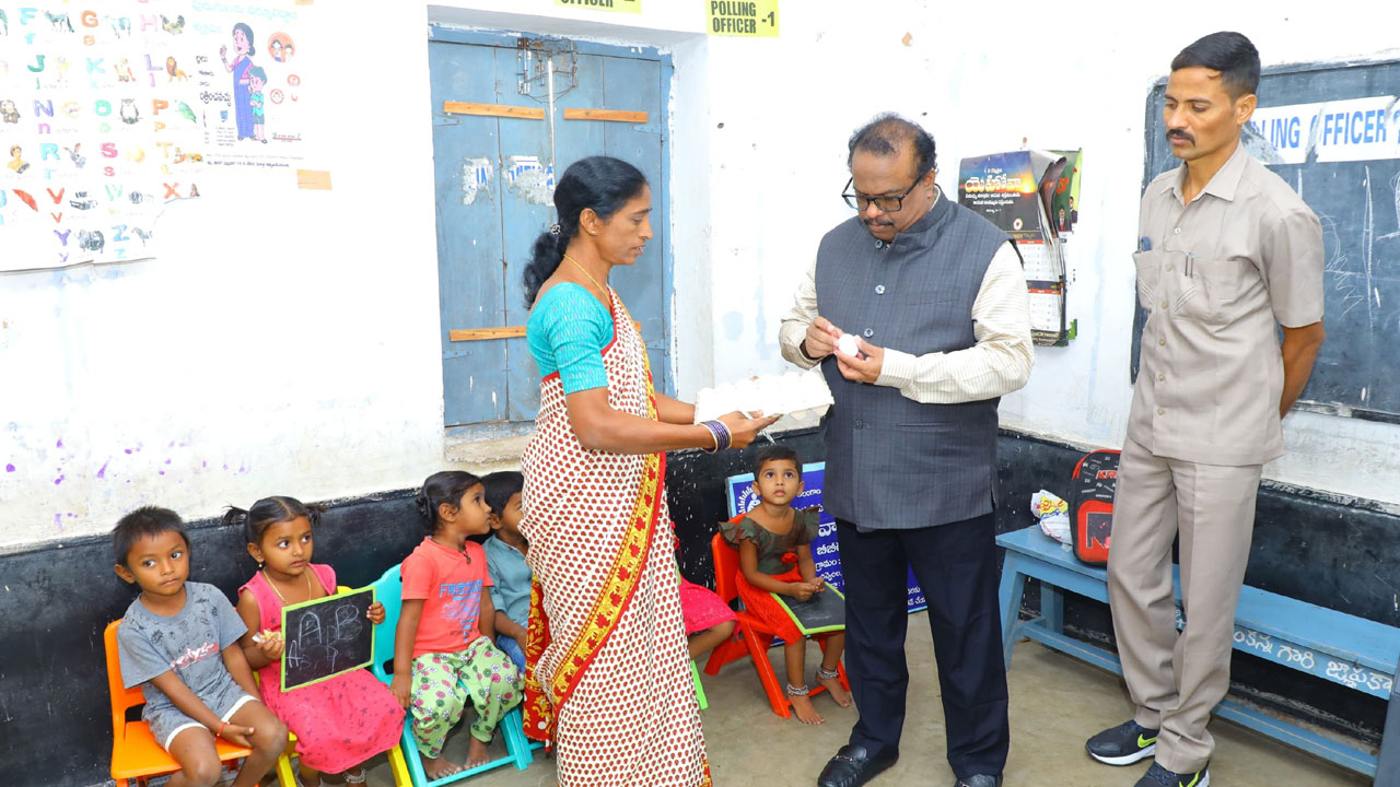 పిల్లలకు పౌష్టికాహారం అందించాలి