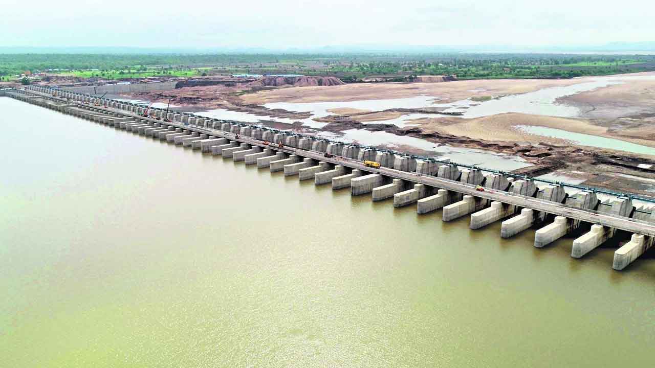 పుణెకు అన్నారం బరాజ్‌ అధికారులు!