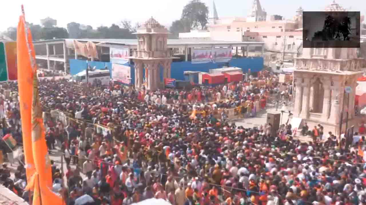 Ayodhya | అయోధ్య రామాలయంలో ఏమాత్రం తగ్గని భక్తుల రద్దీ.. Video