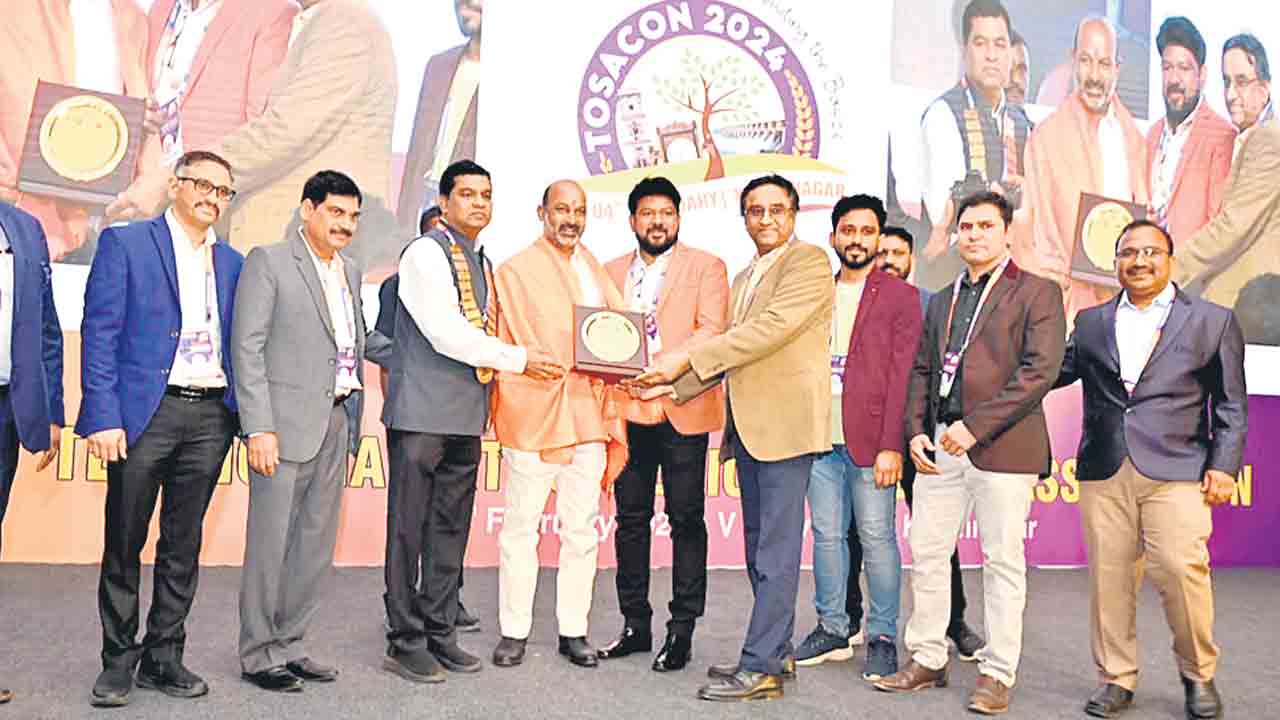 వైద్యులు దైవంతో సమానం