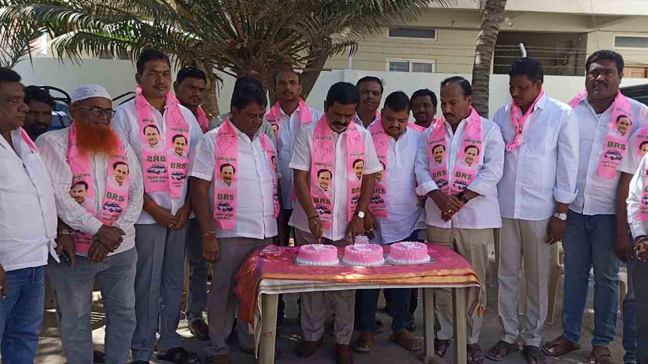 అధనేతకు అభిమానంతో..