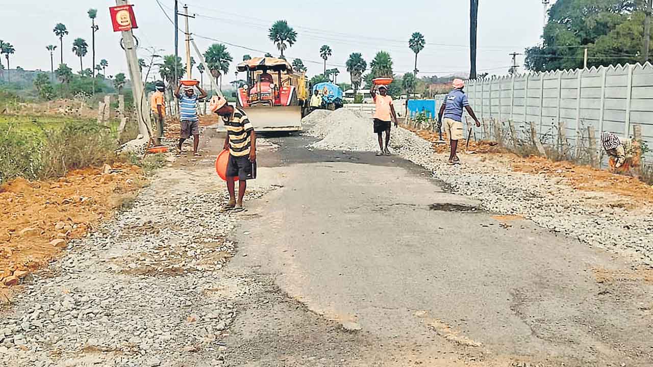 ఈ రోడ్డు సీఎం కోసమా!