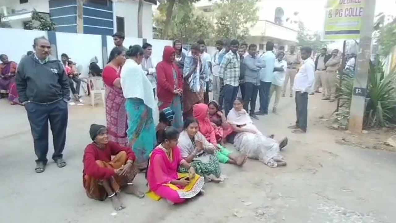 Bhuvanagiri | ఎస్సీ బాలికల హాస్టల్లో ఇద్దరు విద్యార్థినుల ఆత్మహత్య.. భువనగిరిలో తీవ్ర ఉద్రిక్తత