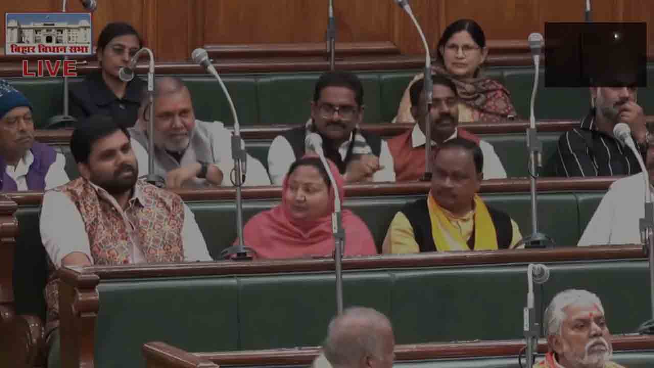 RJD MLAs | నేడు బీహార్‌ అసెంబ్లీలో నితీశ్‌ సర్కారుకు బలపరీక్ష.. ప్రభుత్వంవైపు కూర్చున్న ముగ్గురు ఆర్జేడీ ఎమ్మెల్యేలు..!