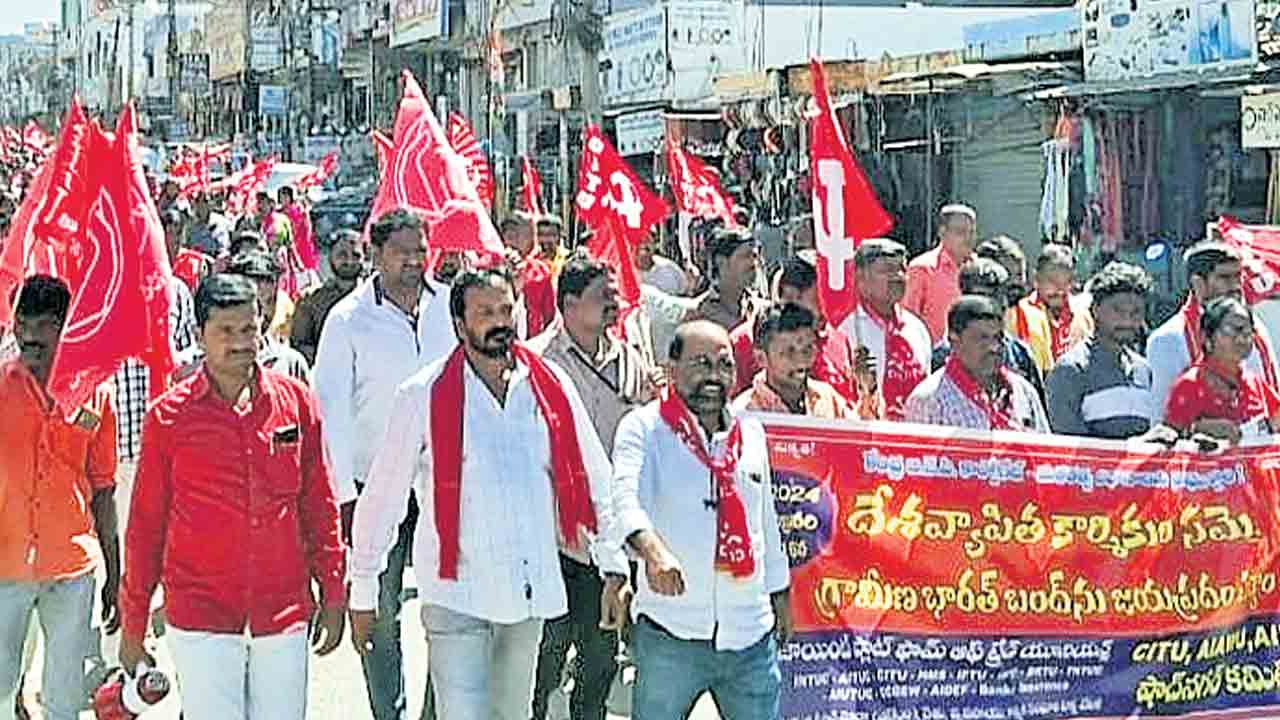 నేతన్నల సమస్యలు పరిష్కరించాలి