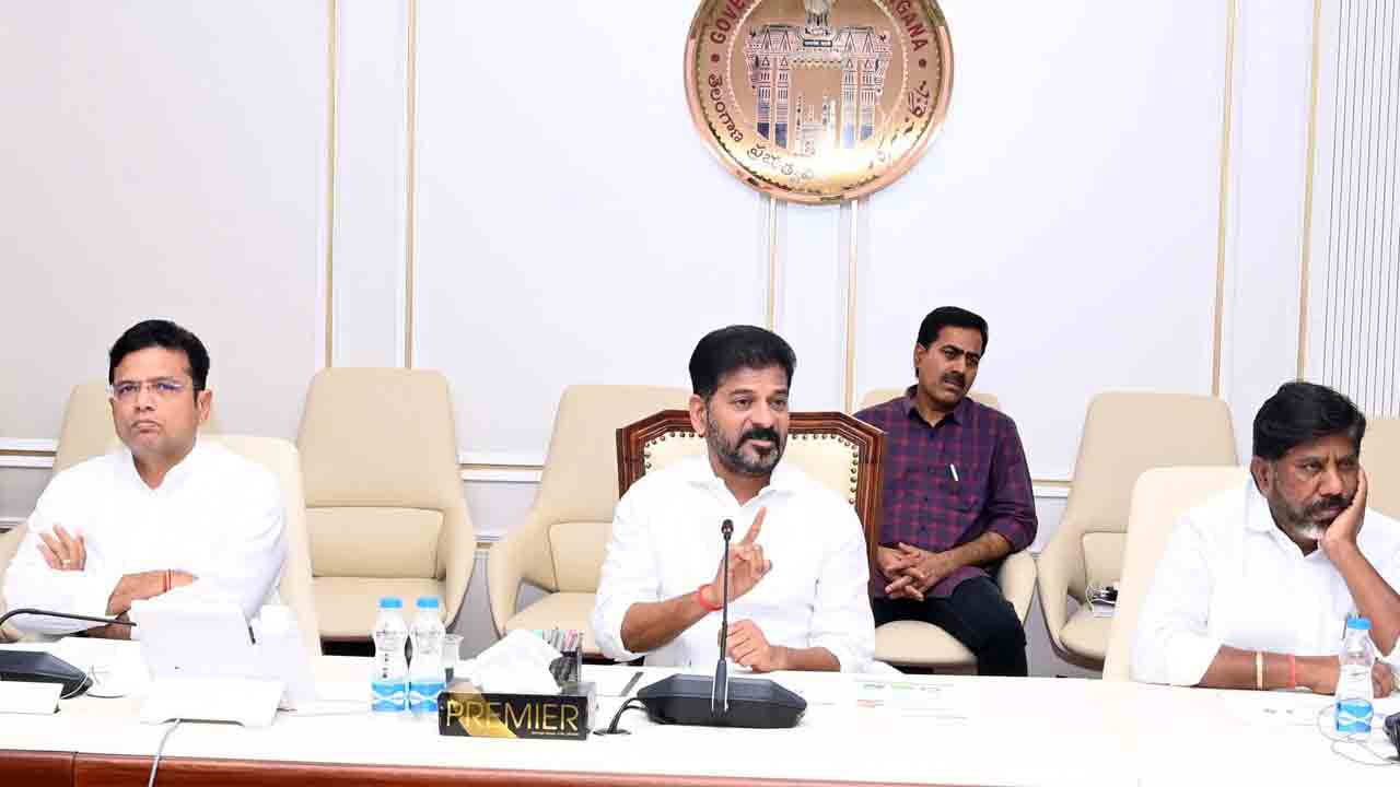 Subsidy Cylinder | 500 చెల్లిస్తే సిలిండర్‌.. ఏజెన్సీలు పంపిణీ చేసేలా చూడాలని అధికారులకు సీఎం రేవంత్‌ ఆదేశం