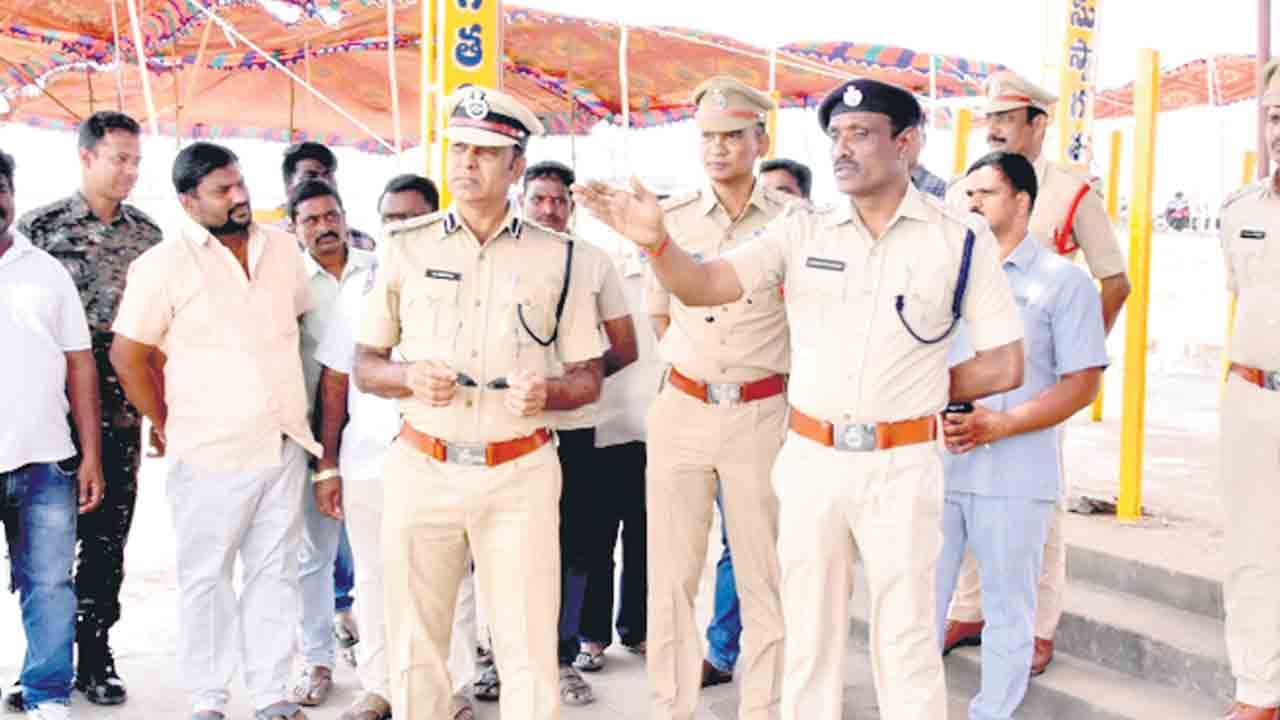 భక్తులకు ఇబ్బందుల్లేకుండా చూస్తాం..