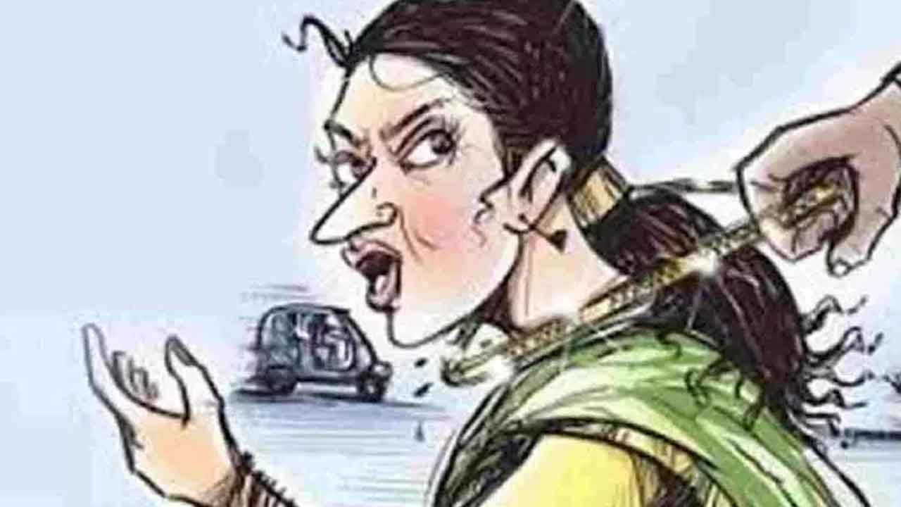 మహిళ మెడలో పుస్తెలతాడు చోరీ