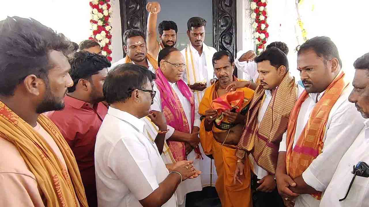 దైవ చింతన అలవర్చుకోవాలి