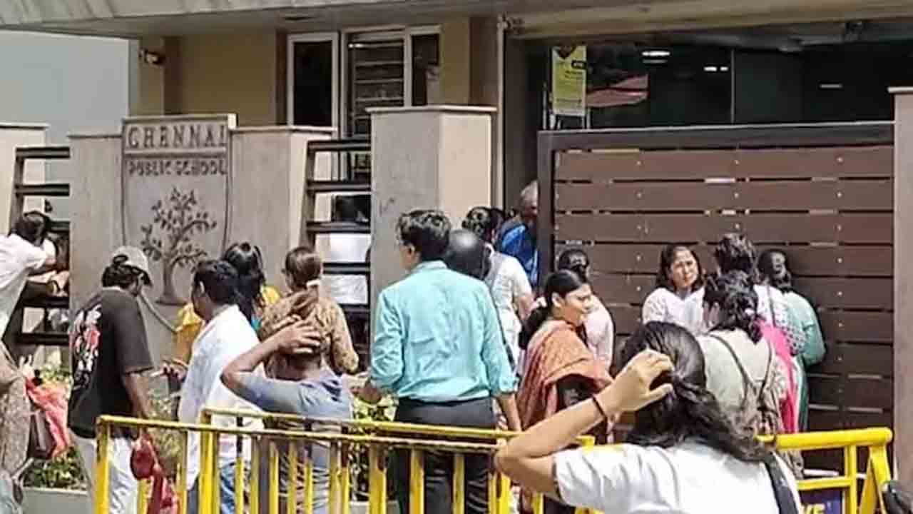 Bomb Threats | చెన్నైలోని ఐదు పాఠశాలలకు బాంబు బెదిరింపులు